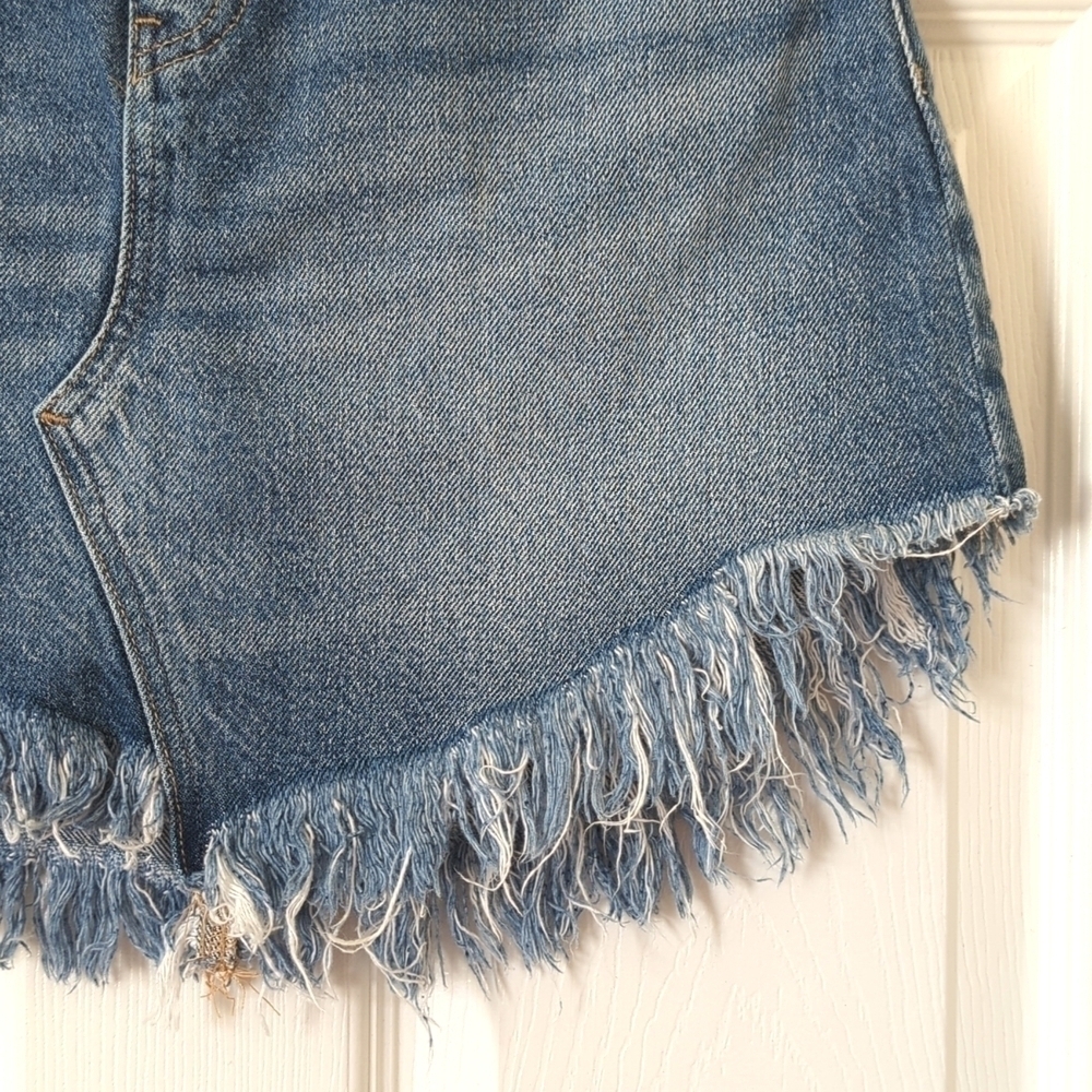 We The Free Bailey Medium Wash High Waisted Frayed Raw Hem Denim Mini Skirt 25 - Picture 9 of 12